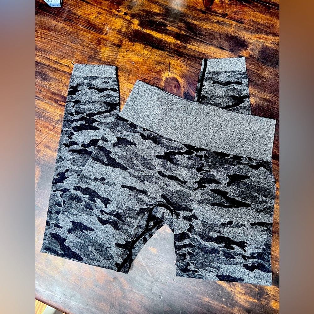 Women's Camouflage Leggings size small
